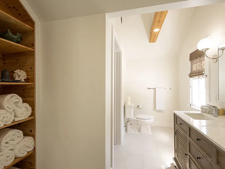 418 William St — Photo 24