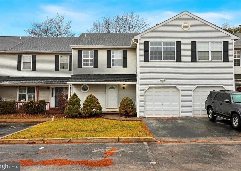 1st image of 306 Manor Ln