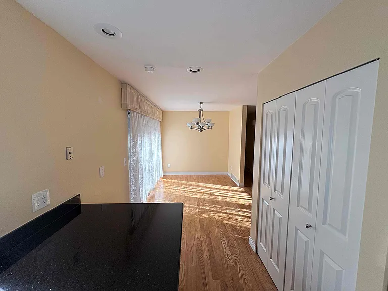 10215 SE 6th St — Photo 4