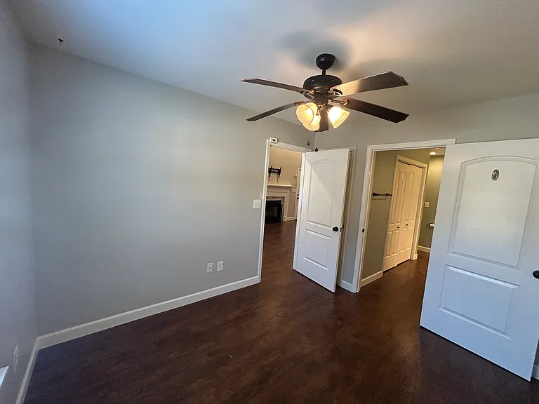 303 Southcreek Dr — Photo 8
