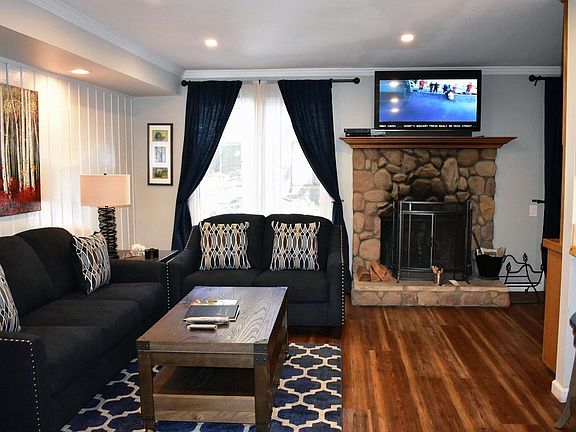 2nd image of 244 Lakeview Blvd #129