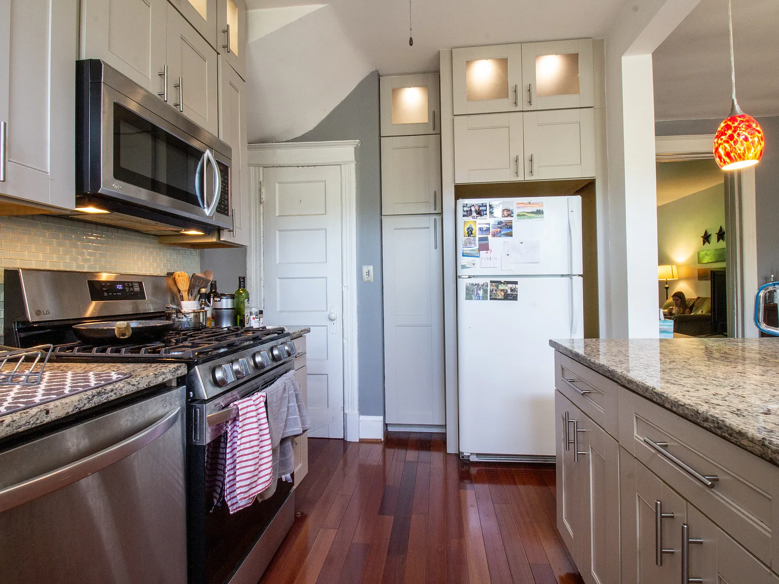3 bed, 1.5 bath, 1470 sqft, $3,200 — Photo 4