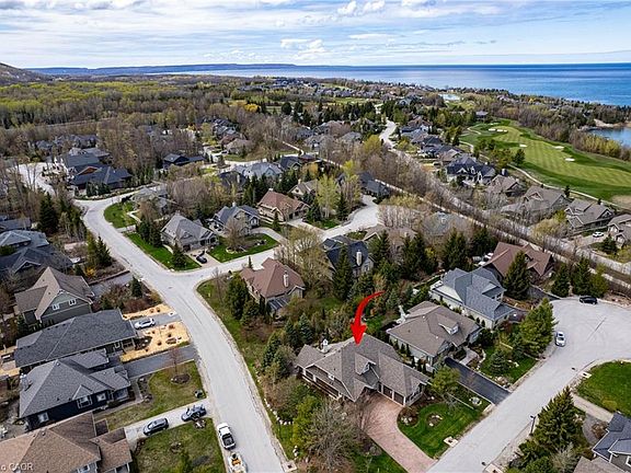 3rd image of 102 Hammond Cres
