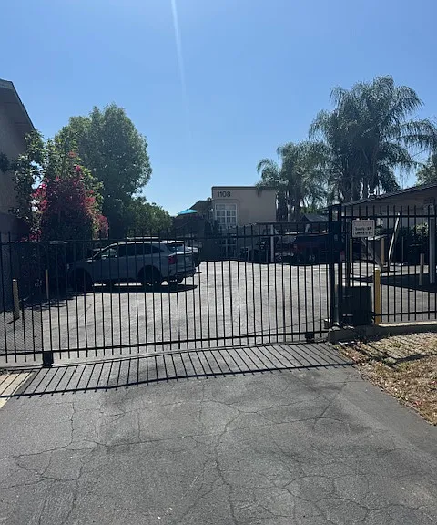 1108 E Villa St #J — Photo 1