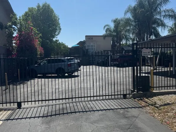 1108 E Villa St #J, Pasadena, CA 91106