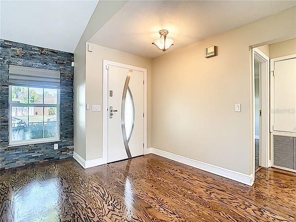 3rd image of 3225 Cullendale Dr