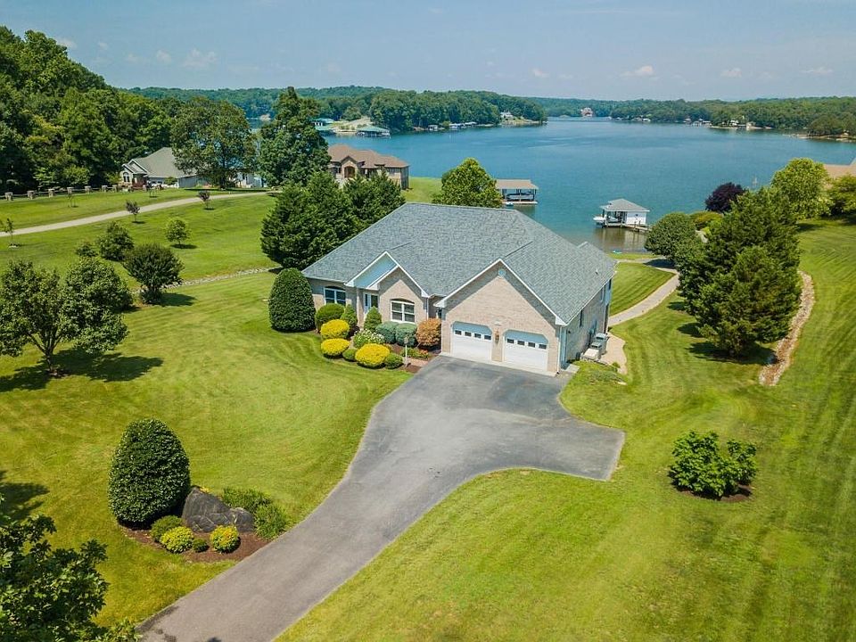 Beautiful Lake Home