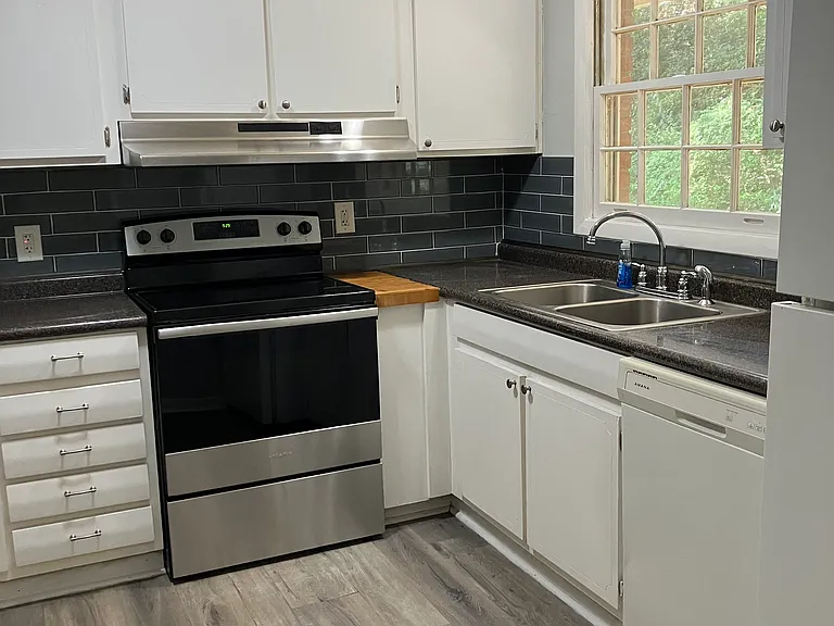205 Arrowhead Dr — Photo 6