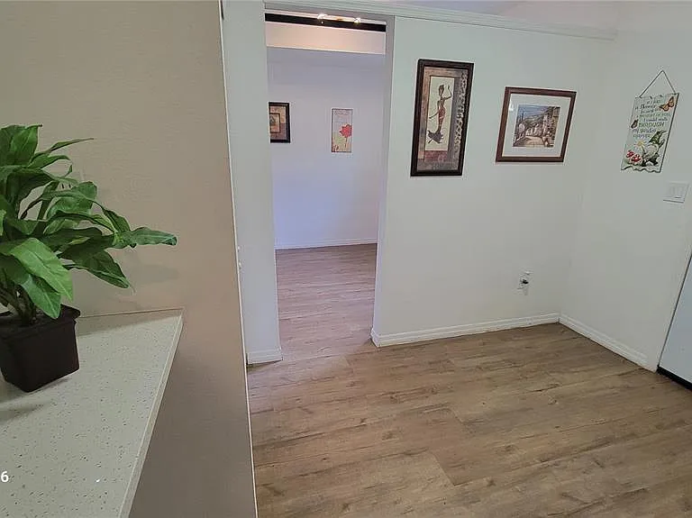 345 N Thompson Rd #B — Photo 6