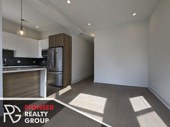 5th image of 2120 W Belmont Ave #17609509