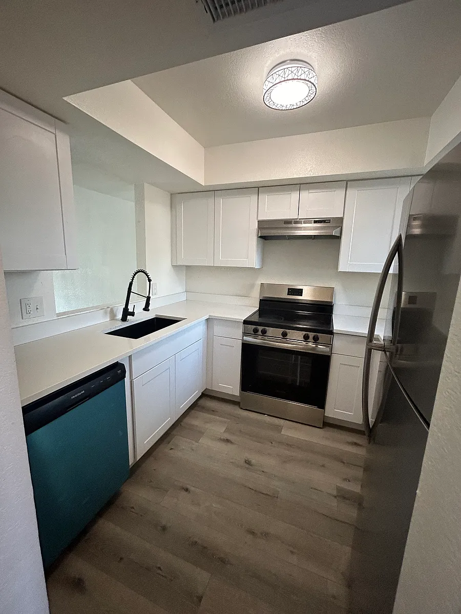 Building Photo - 2825 E Monte Cristo Ave #101