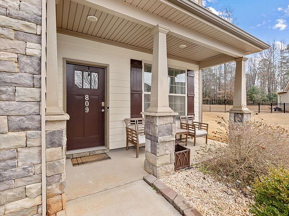 2nd image of 809 Jadeite Way