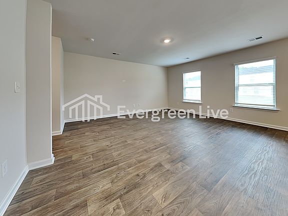 4th image of 129 Boat Club Ln