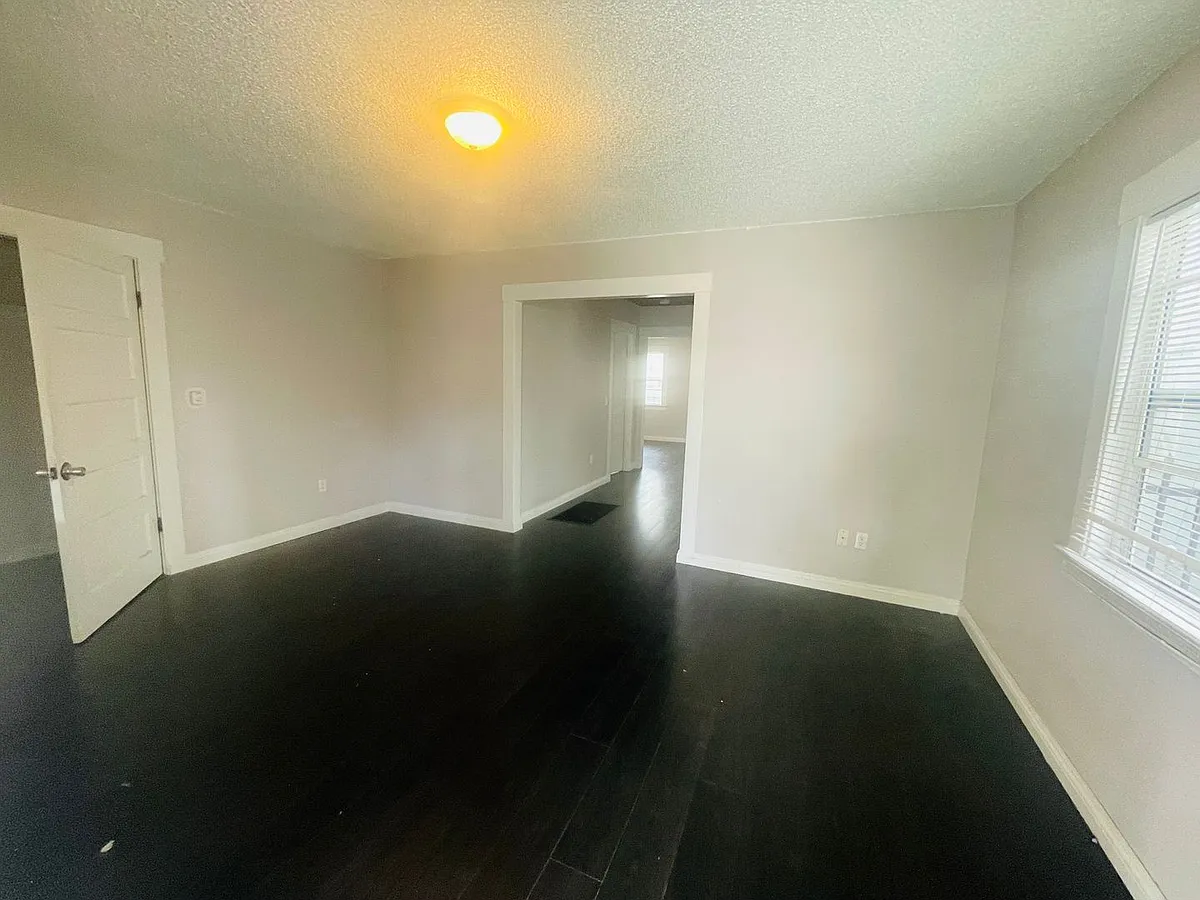 Building Photo - Lomelk Bungalows LLC