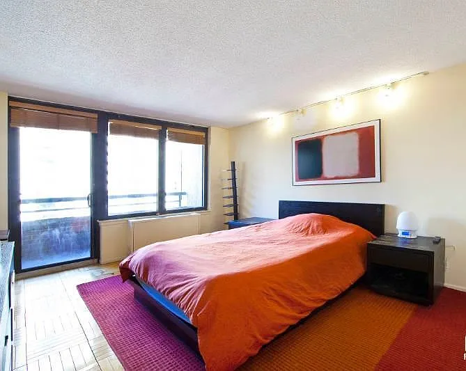 330 East 38th Street — Photo 2