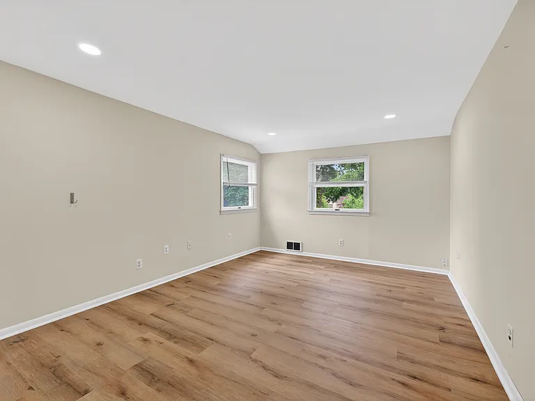 1120 Greenbriar Rd — Photo 6