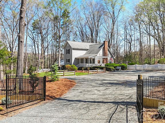 2nd image of 8003 Pine Oak Rd