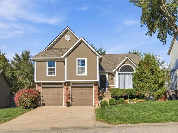 21806 W 53rd St, Shawnee, KS 66226