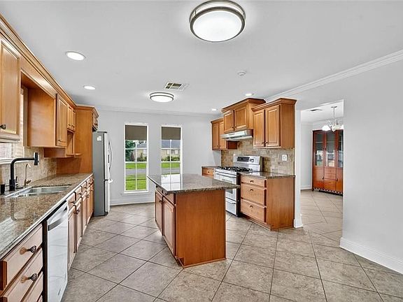 3rd image of 1305 Orchid Dr