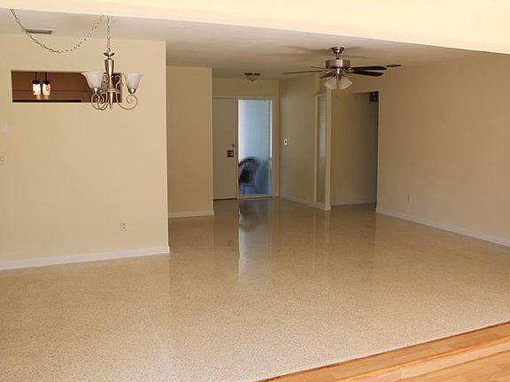 4th image of 1757 Woodridge Dr