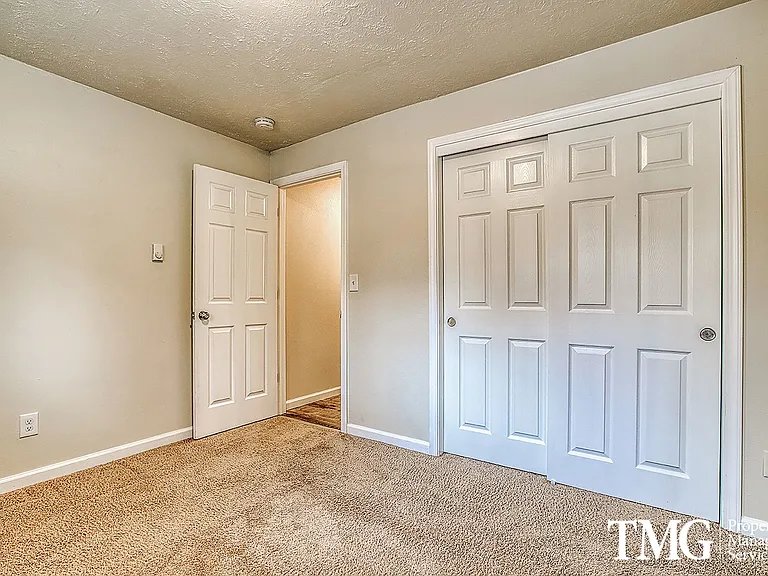 Jackson Court Apartments — Photo 9