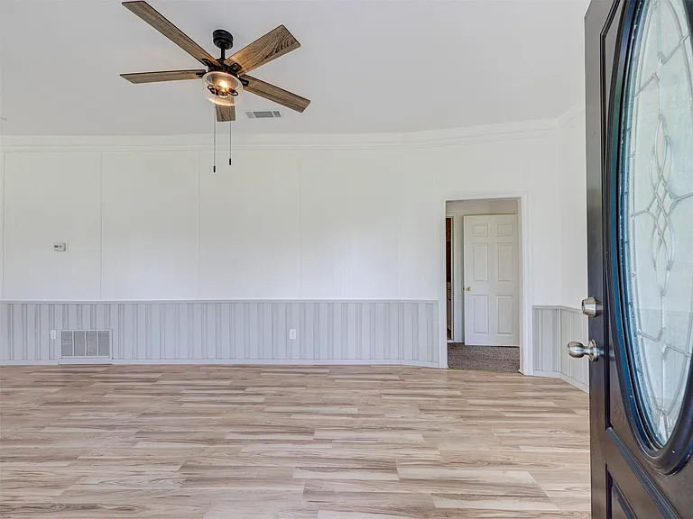610 Linden St — Photo 16