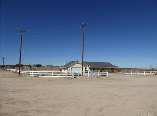 8728 Sunset View Rd, Apple Valley, CA 92308