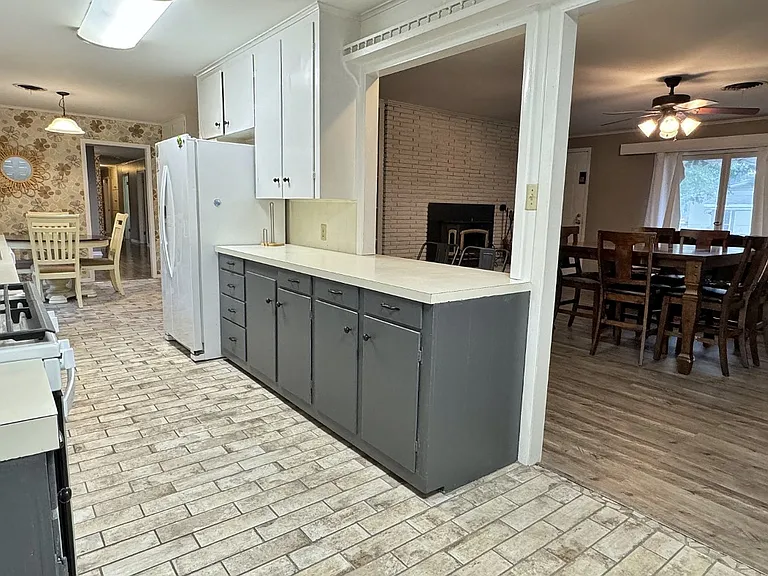 102 N Pinecrest Dr — Photo 9