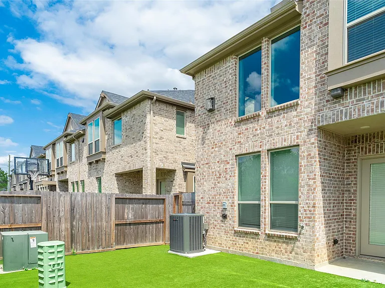 6526 Bramble Cove Ln — Photo 42