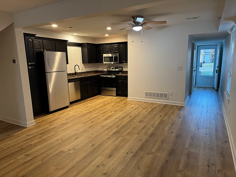 820 SW Peach Tree Ln — Photo 5