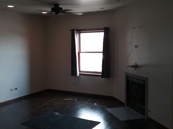 3rd image of 1601 W Grand Ave #4E