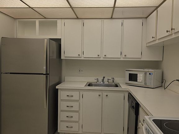 4th image of 470 Executive Center Drive #2k