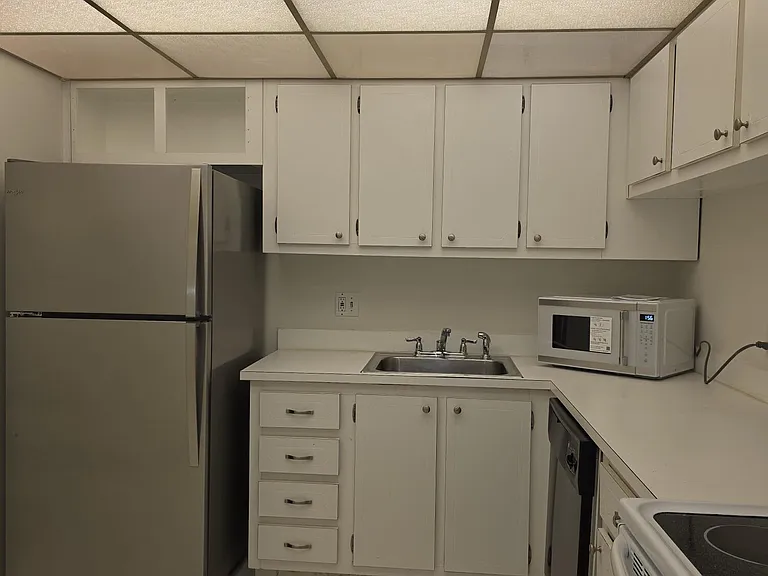 470 Executive Center Dr #2K — Photo 6