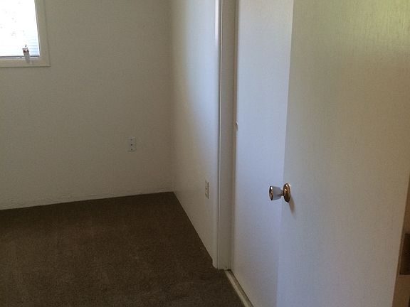 5th image of 404 Ecols St N APT 1