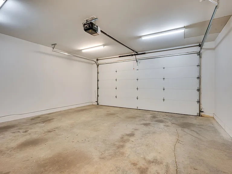 231 Thompson Park Dr — Photo 28