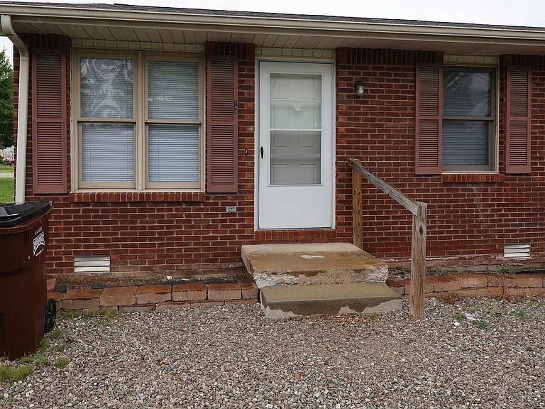 184 W Hayden Pike — Photo 1