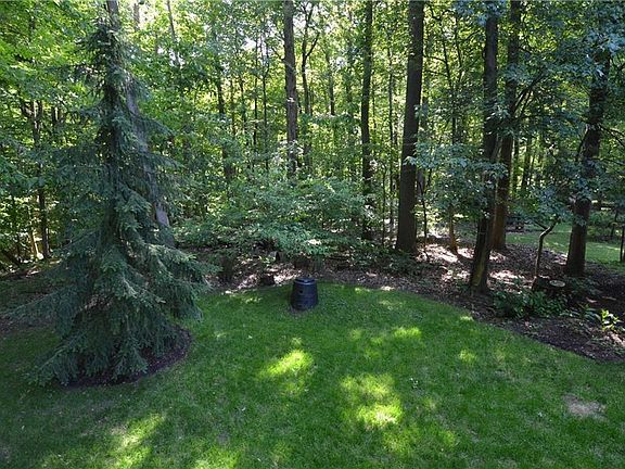 4th image of 12200 Lyndway Dr