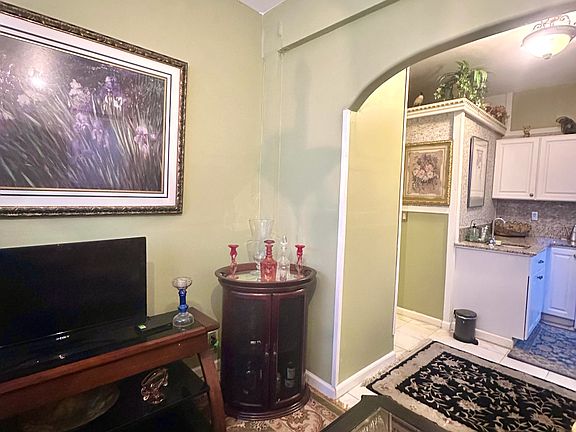 4th image of 2620 Babson Dr