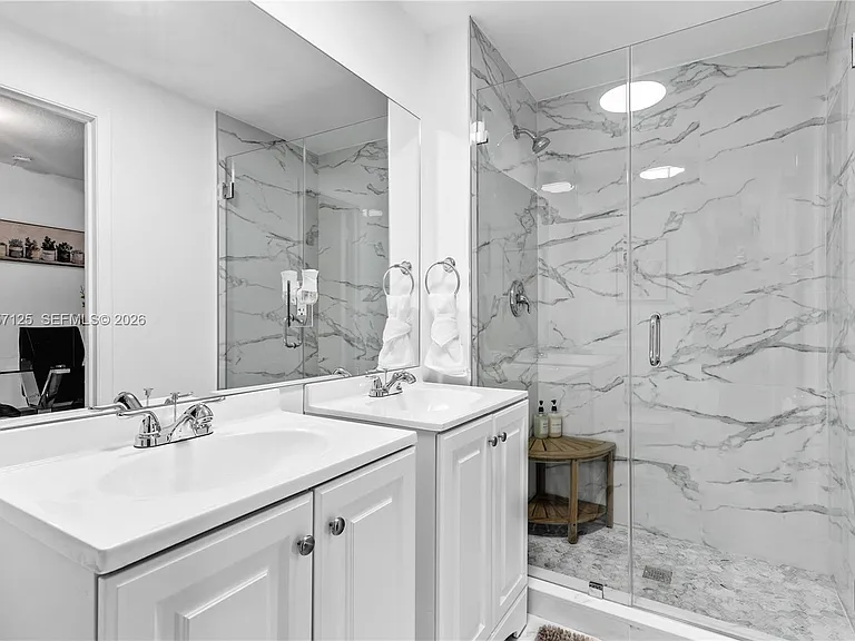 1430 NE 11th St — Photo 32