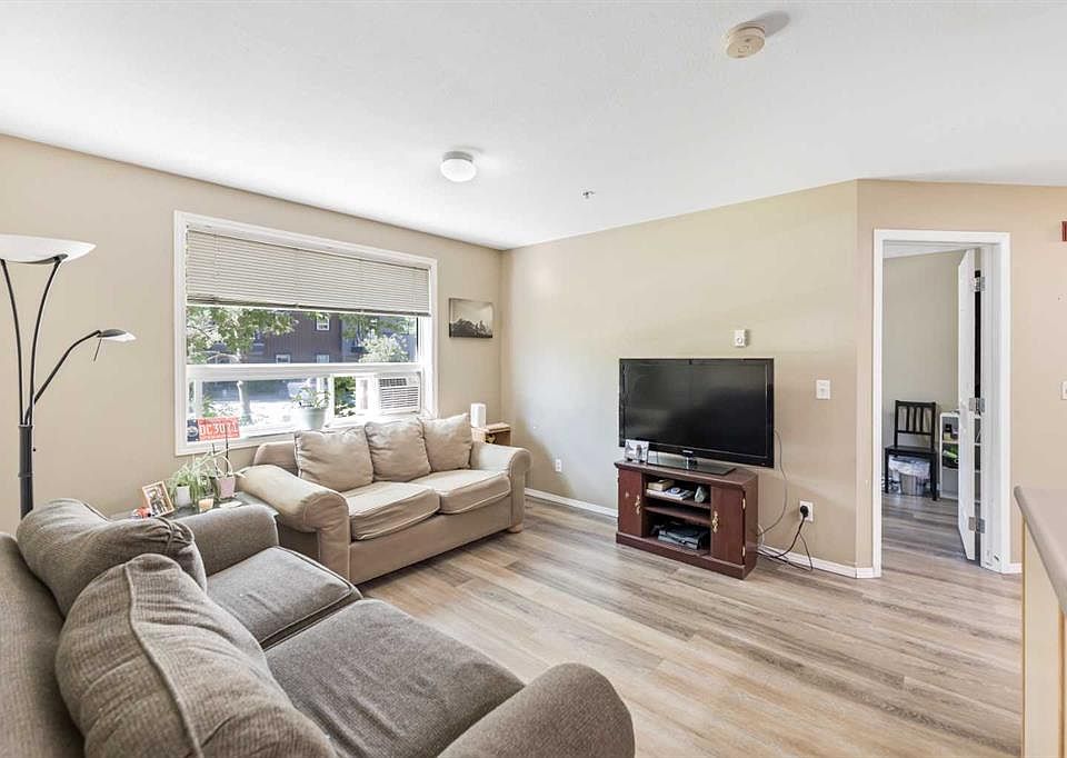 1st image of 180 SW Kananaskis Way #117