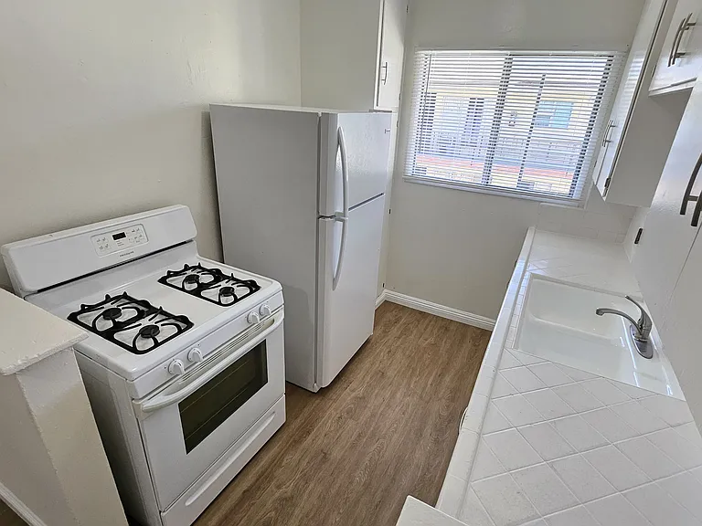 3945 Stevely Ave #19 — Photo 5