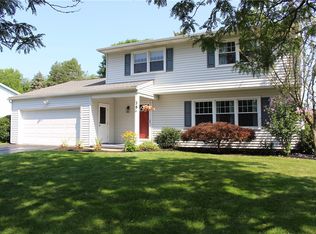28 Larkspur Ln, Fairport, NY 14450