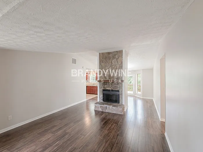 7272 Indian Hill Trl — Photo 4