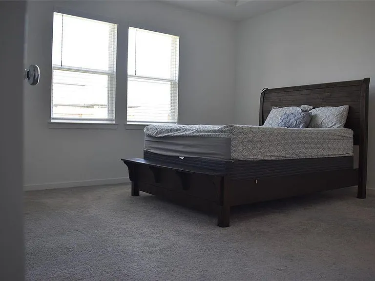 9742 Burlington Bristol Dr — Photo 18