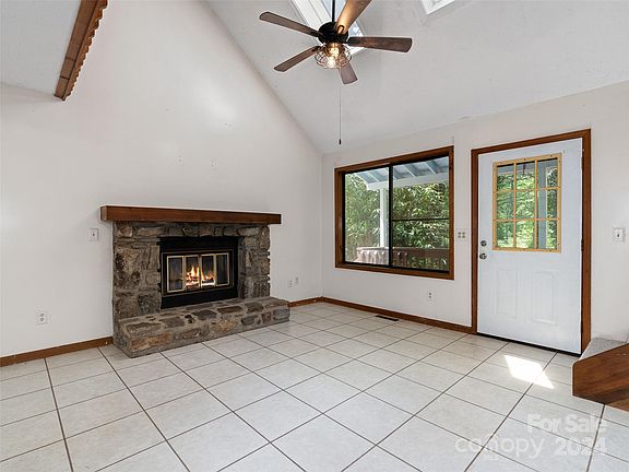 5th image of 91 Gail Dr
