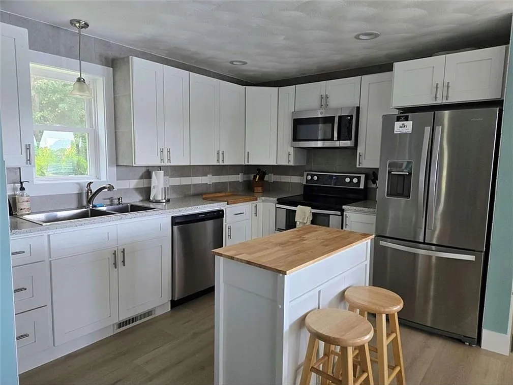 2 bed, 2.0 bath, 1404 sqft, $3,800 — Photo 3