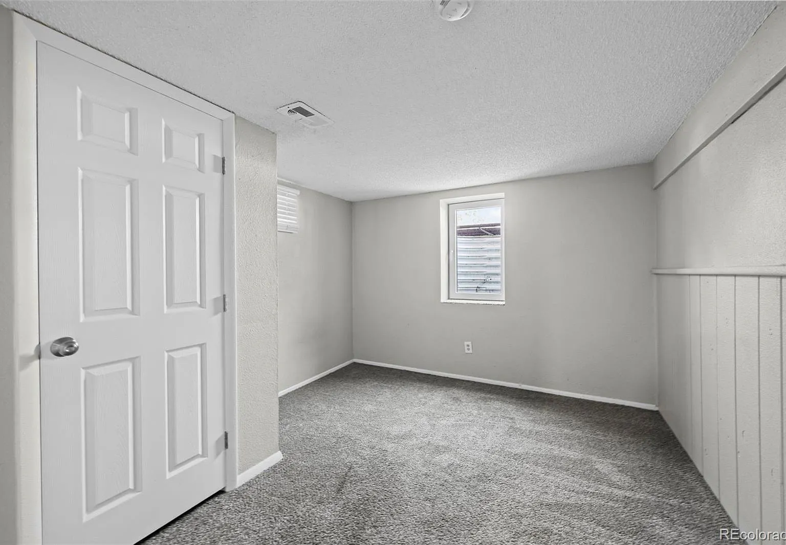 4 bed, 2.0 bath, 3300 sqft, $2,700 — Photo 4