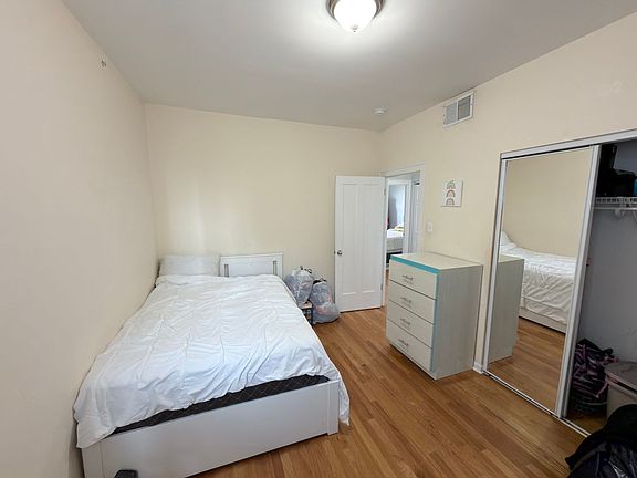 5th image of 4111 W Lawrence Ave #3