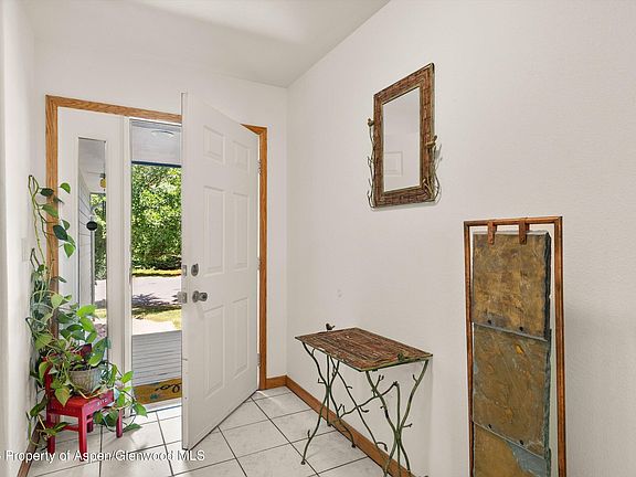 3rd image of 1064 Park Dr