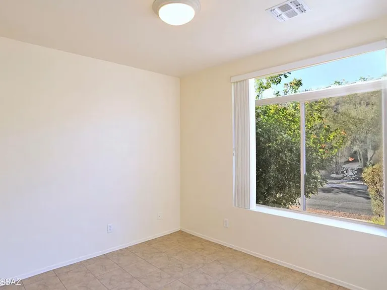 4232 N Sunset Cliff Dr — Photo 3